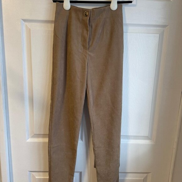 GOLD BUTTON SOFT HIGH RISE LEGGINGS - Picture 4 of 6